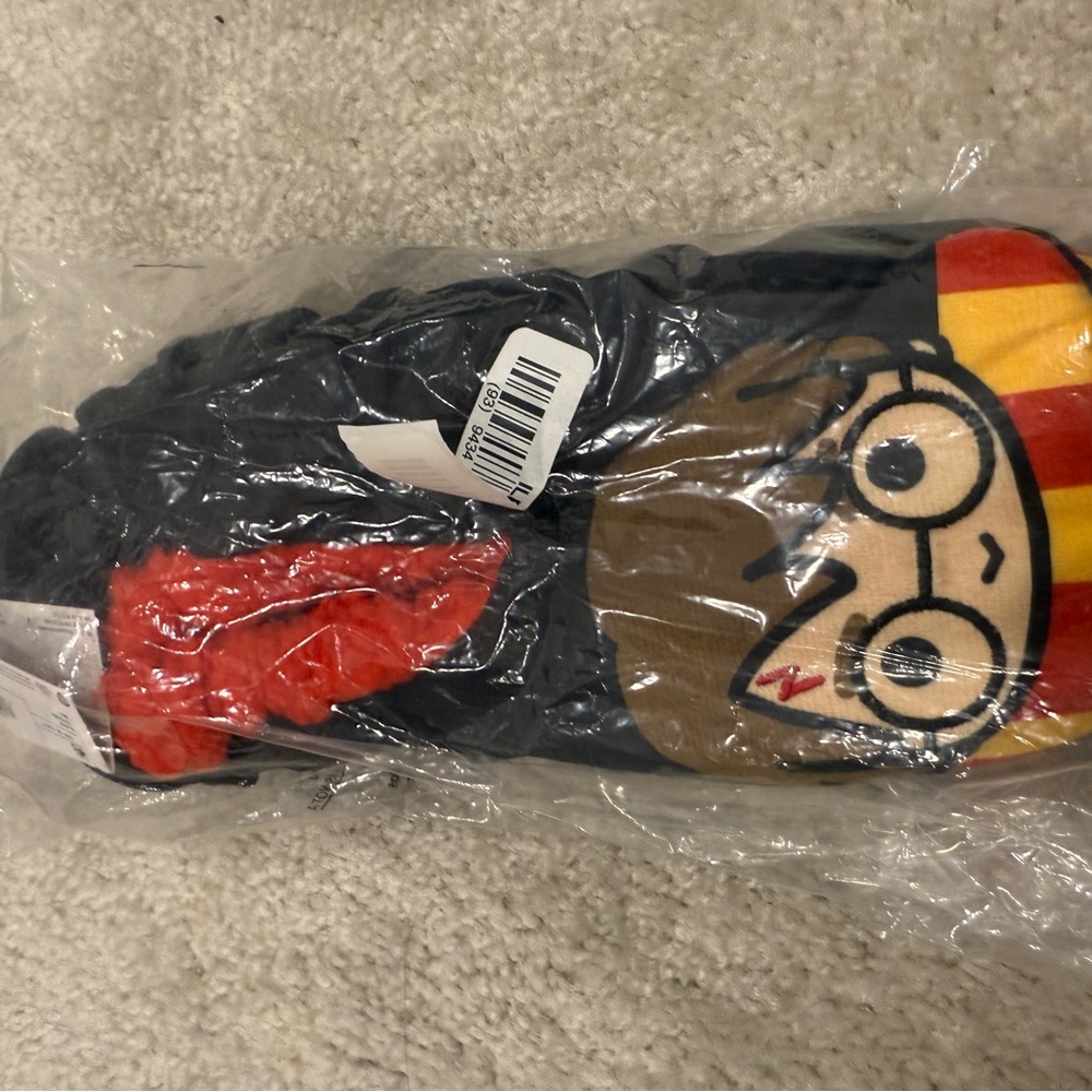 Harry Potter Women’s Fuzzy Slippers Socks M-L New -w/tag 8-10